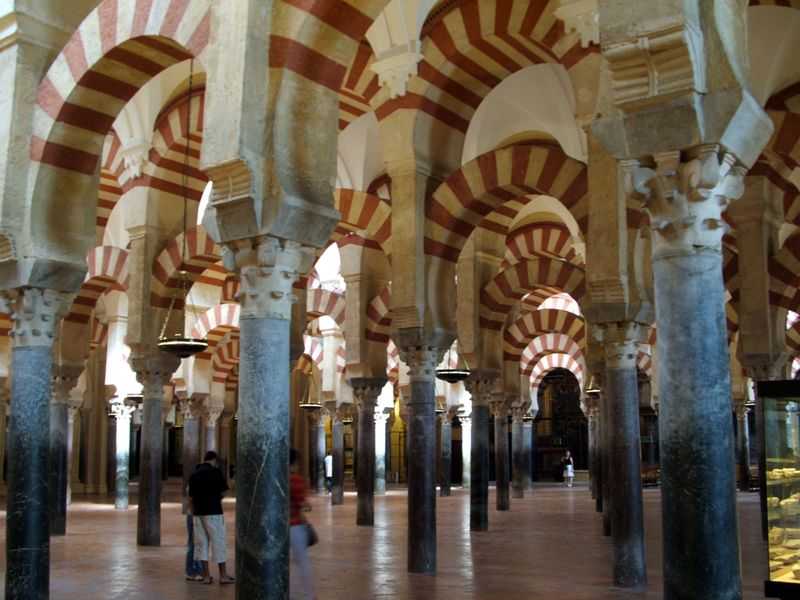 The famous arches of the Mezquita